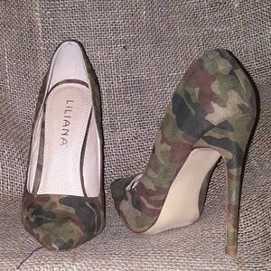 Liliana, Size 6, Camouflage Pumps